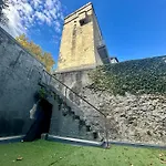 A L'ombre De La Tour Apartmán *