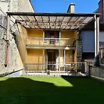 A L'ombre De La Tour Apartmán *