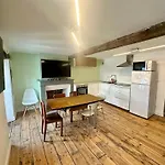Apartmán A L'ombre De La Tour Lurdy