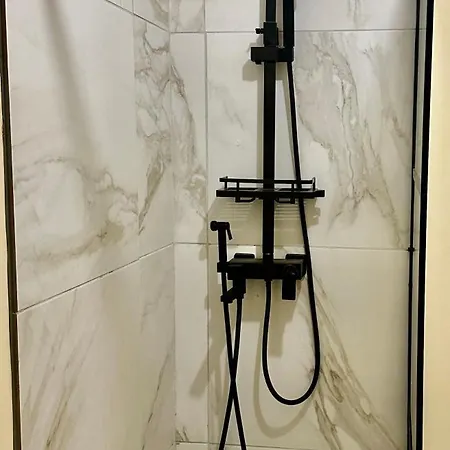 A L'ombre De La Tour * 卢德