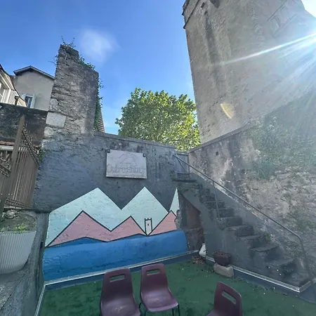 A L'ombre De La Tour Apartmán *