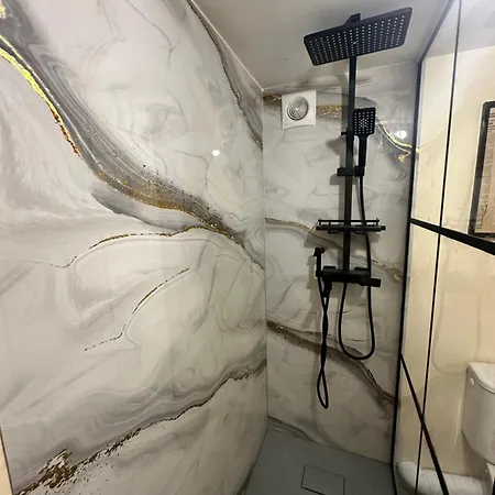 A L'ombre De La Tour Apartmán *
