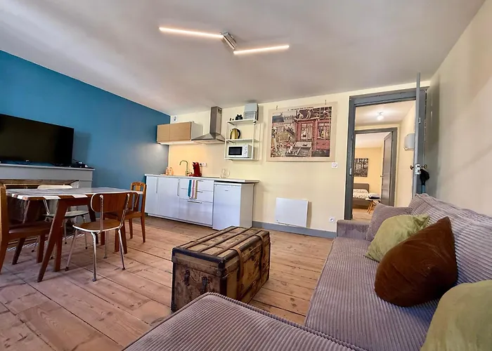 A L'ombre De La Tour Apartmán *