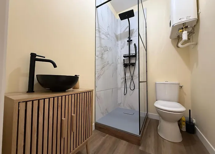 A L'ombre De La Tour *