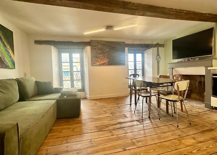 A L'ombre De La Tour Apartmán Lurdy