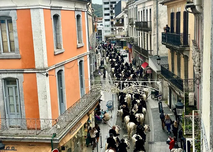 A L'ombre De La Tour