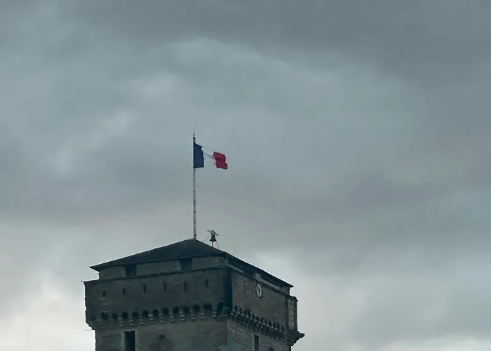 Apartmán A L'ombre De La Tour Lurdy