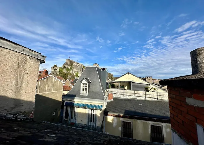 A L'ombre De La Tour Apartment