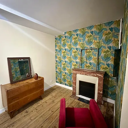 A L'ombre De La Tour * Lourdes