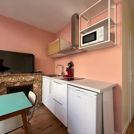 A L'ombre De La Tour Apartment