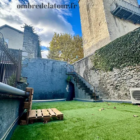 A L'ombre De La Tour Apartment