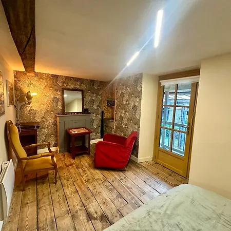 A L'ombre De La Tour *