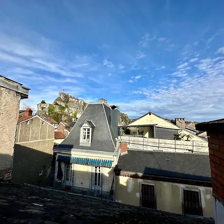 A L'ombre De La Tour Apartment