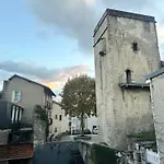 A L'ombre De La Tour Appartement