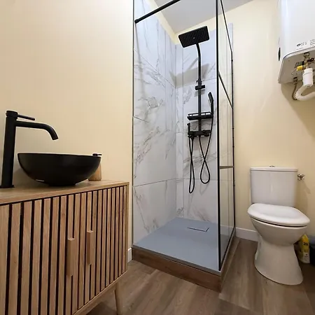 A L'ombre De La Tour *