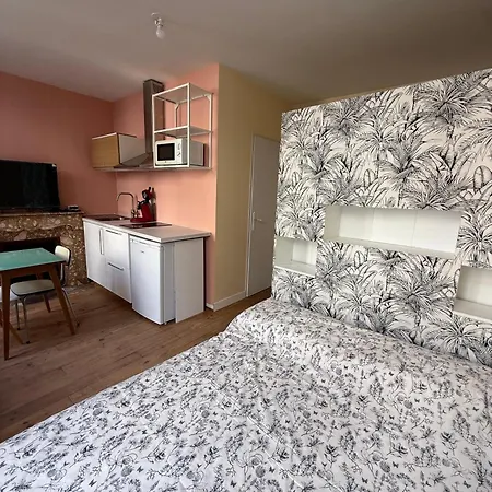 A L'ombre De La Tour