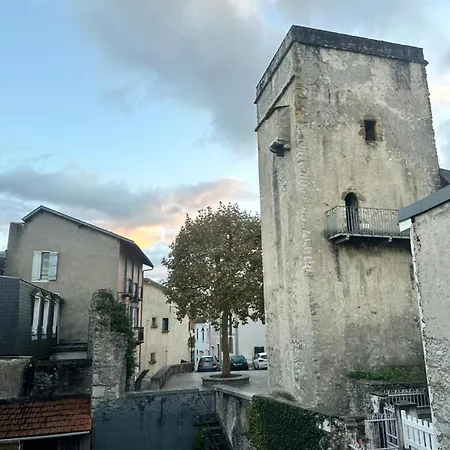 A L'ombre De La Tour Lägenhet