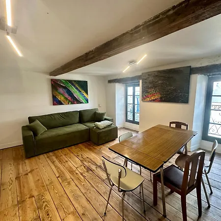 A L'ombre De La Tour Lägenhet