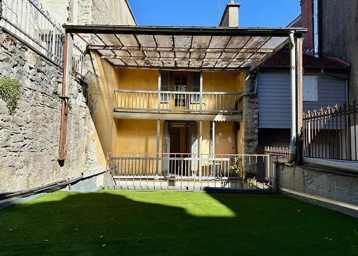 A L'ombre De La Tour Apartman *