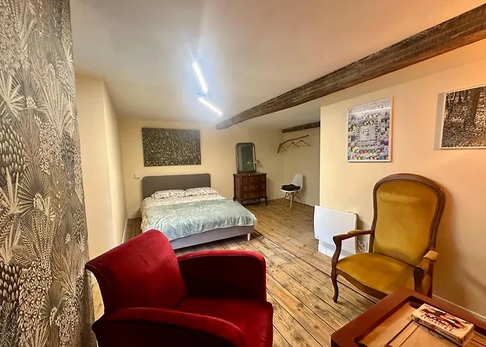 A L'ombre De La Tour Apartman *