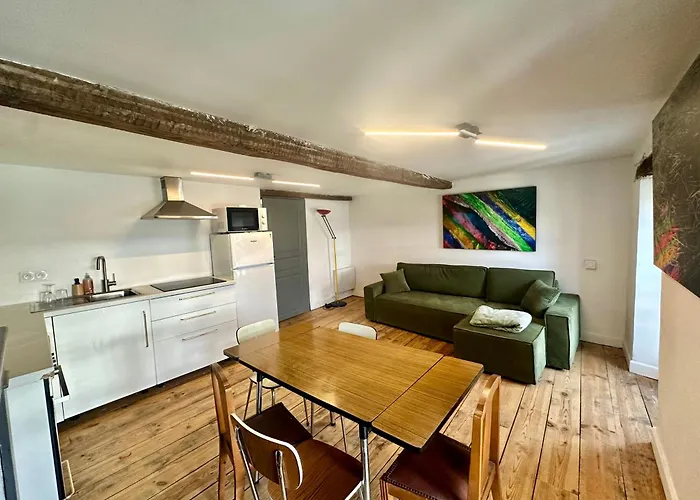 Apartman A L'ombre De La Tour *